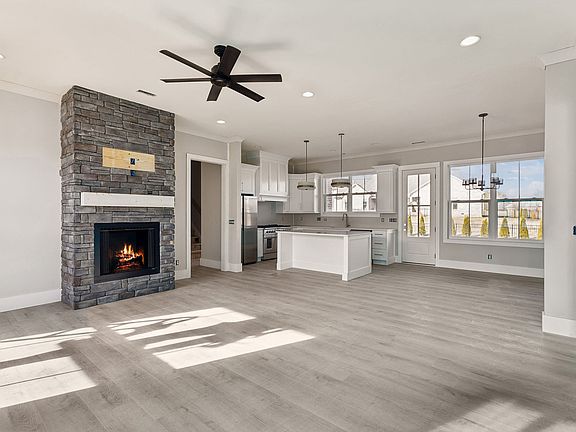 2nd image of 374 Chestnut Oak Ave Lot 22