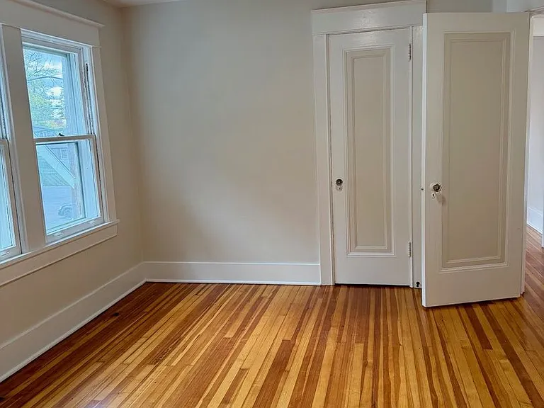 302 Hasbrouck Ave — Photo 10