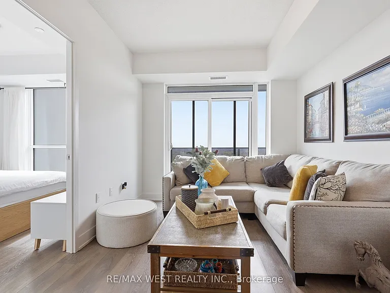 202 Burnhamthorpe Rd E #1310 — Photo 8