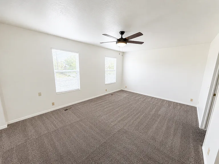 1564 E Hidden Valley Dr — Photo 18