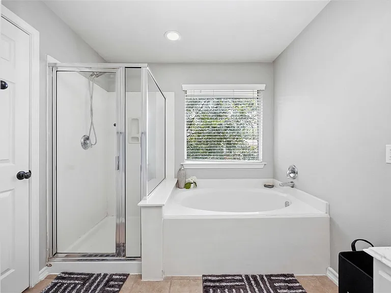 71 Summerhaze Cir — Photo 24