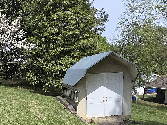 5th image of 120 Nasson Ln
