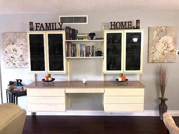 Built In Desk