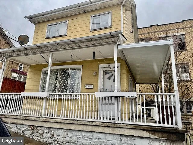 24 S Oak St photo 1