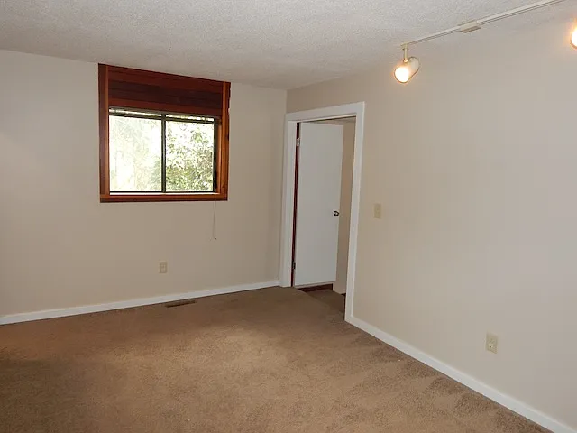 114 Houston St — Photo 17