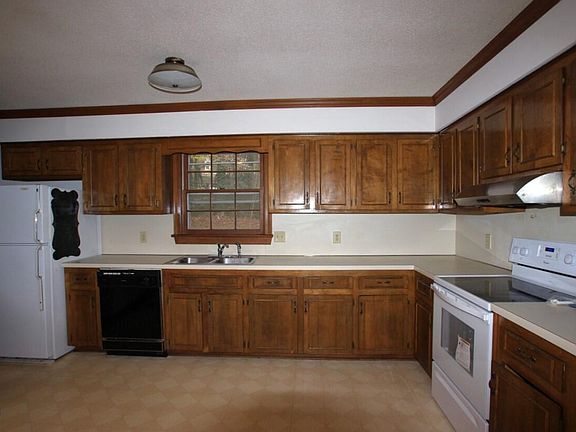5th image of 1406 Bloomingdale Dr