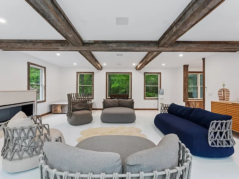 325 Narrow Ln — Photo 13