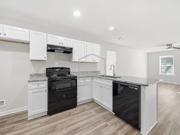 349 N Worthington Dr — Photo 3