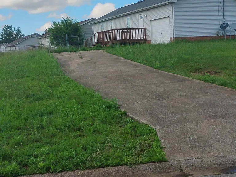 Oak Tree Dr — Photo 9