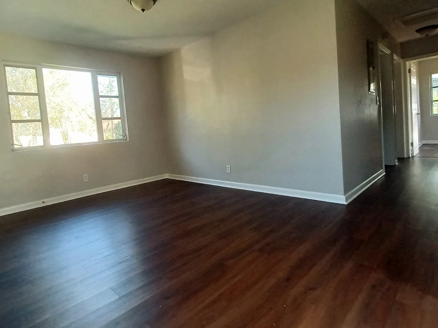 3 bed, 1.0 bath, 805 sqft, $1,150 — Photo 3