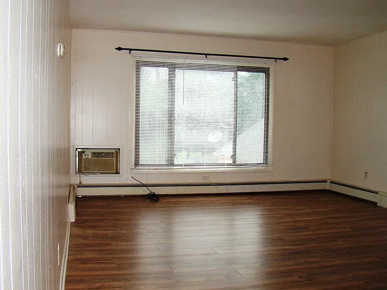 349 Hooker Ave #4 — Photo 2