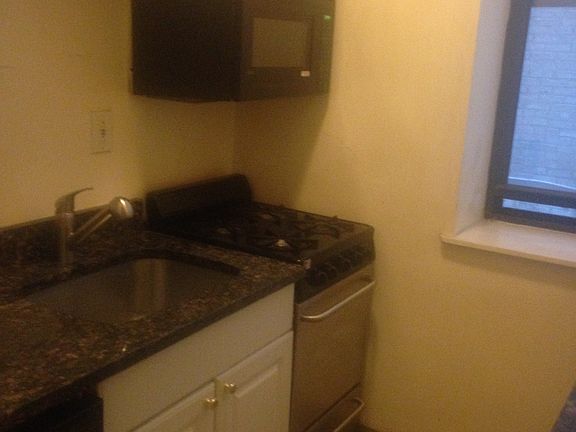 5th image of 921 Washington Ave APT 4J