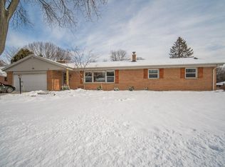 856 E Badger Ln, West Bend, WI 53095