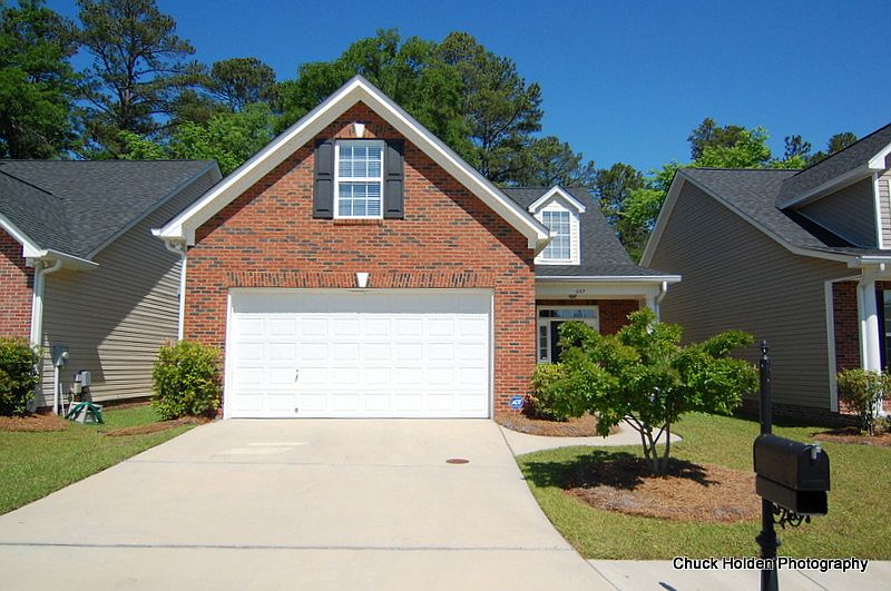 2 Car Garage & Low Maintenance!