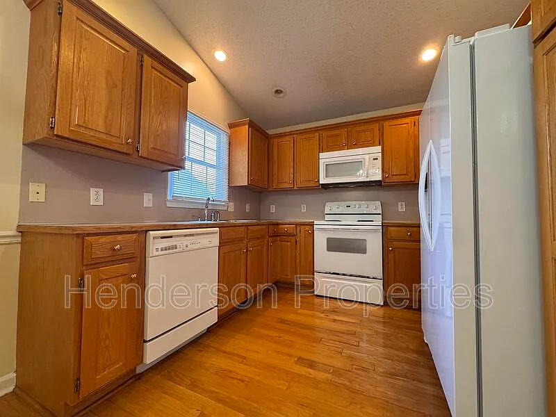 3 bed, 2.0 bath, 1476 sqft, $1,650 — Photo 4