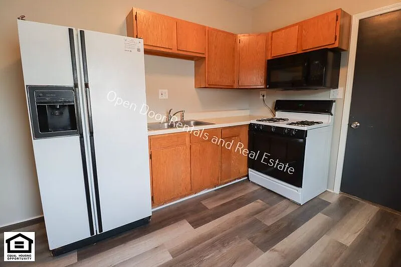 255 S Wayne St — Photo 4