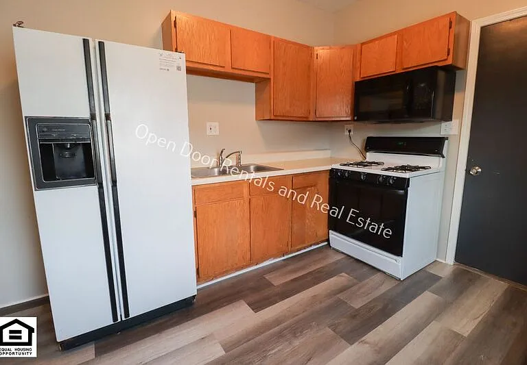 255 S Wayne St #105 — Photo 4