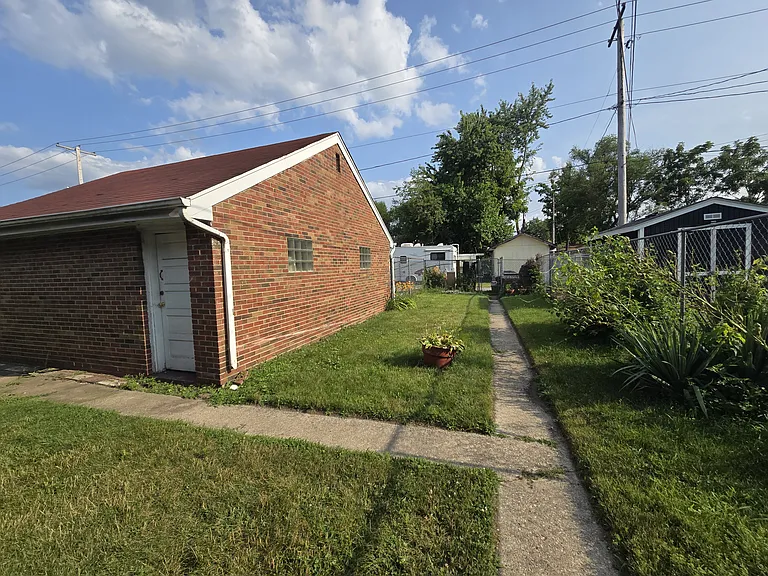 535 E 43rd Ave — Photo 8
