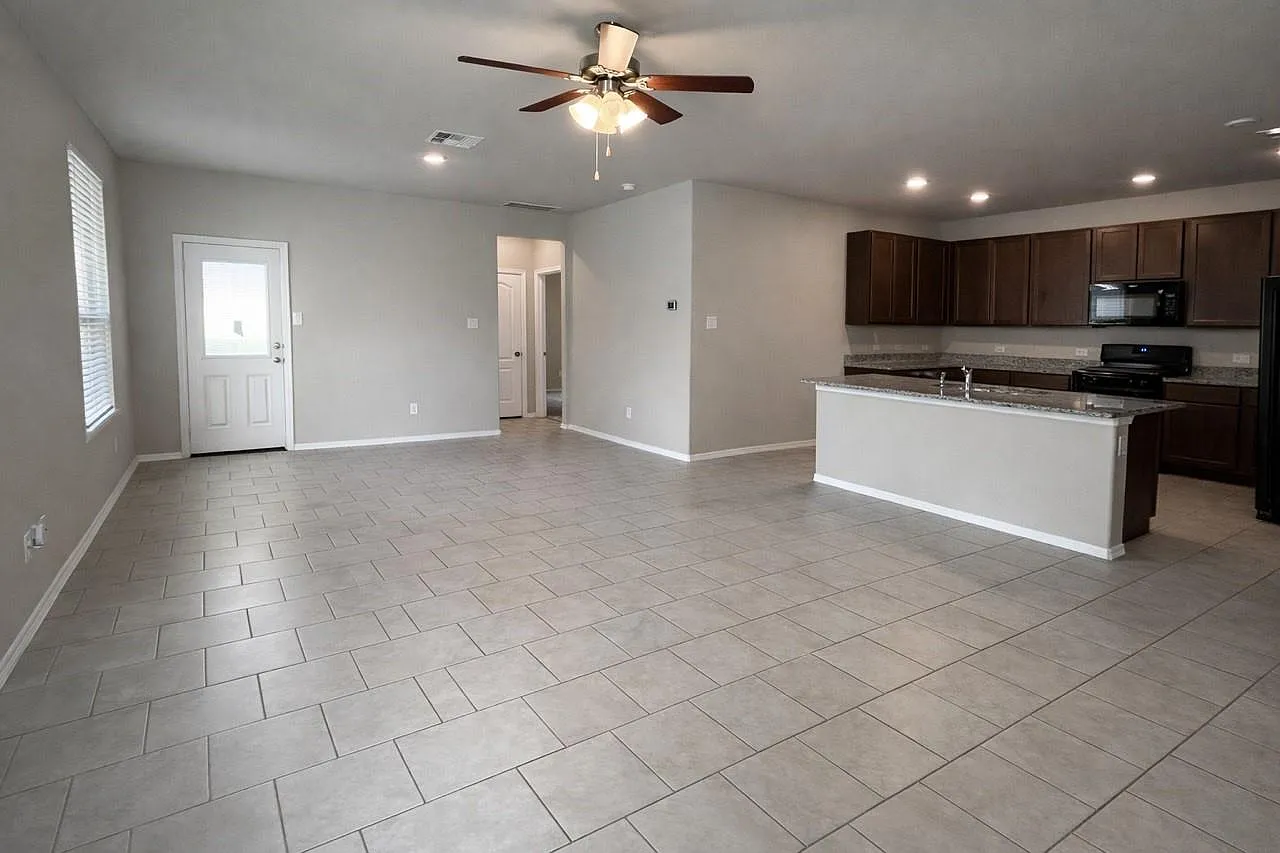 4 bed, 2.5 bath, 2249 sqft, $2,450 — Photo 3