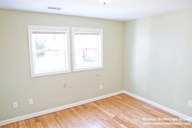 4 bed, 1350 sqft, $4,400 — Photo 4