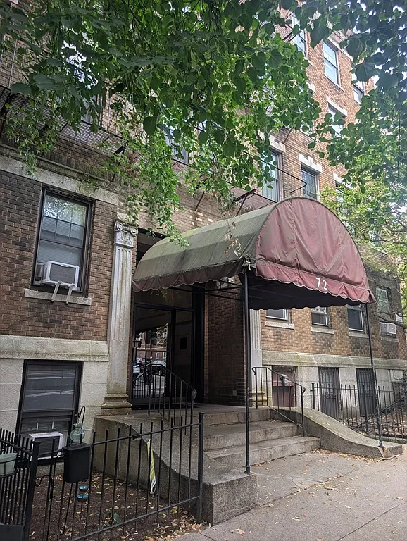 1 bed, 1.0 bath, 450 sqft, $2,200 — Photo 1