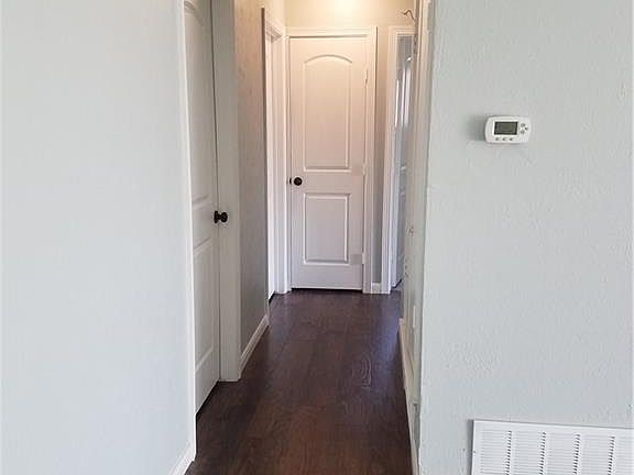 4th image of 418 Bella St
