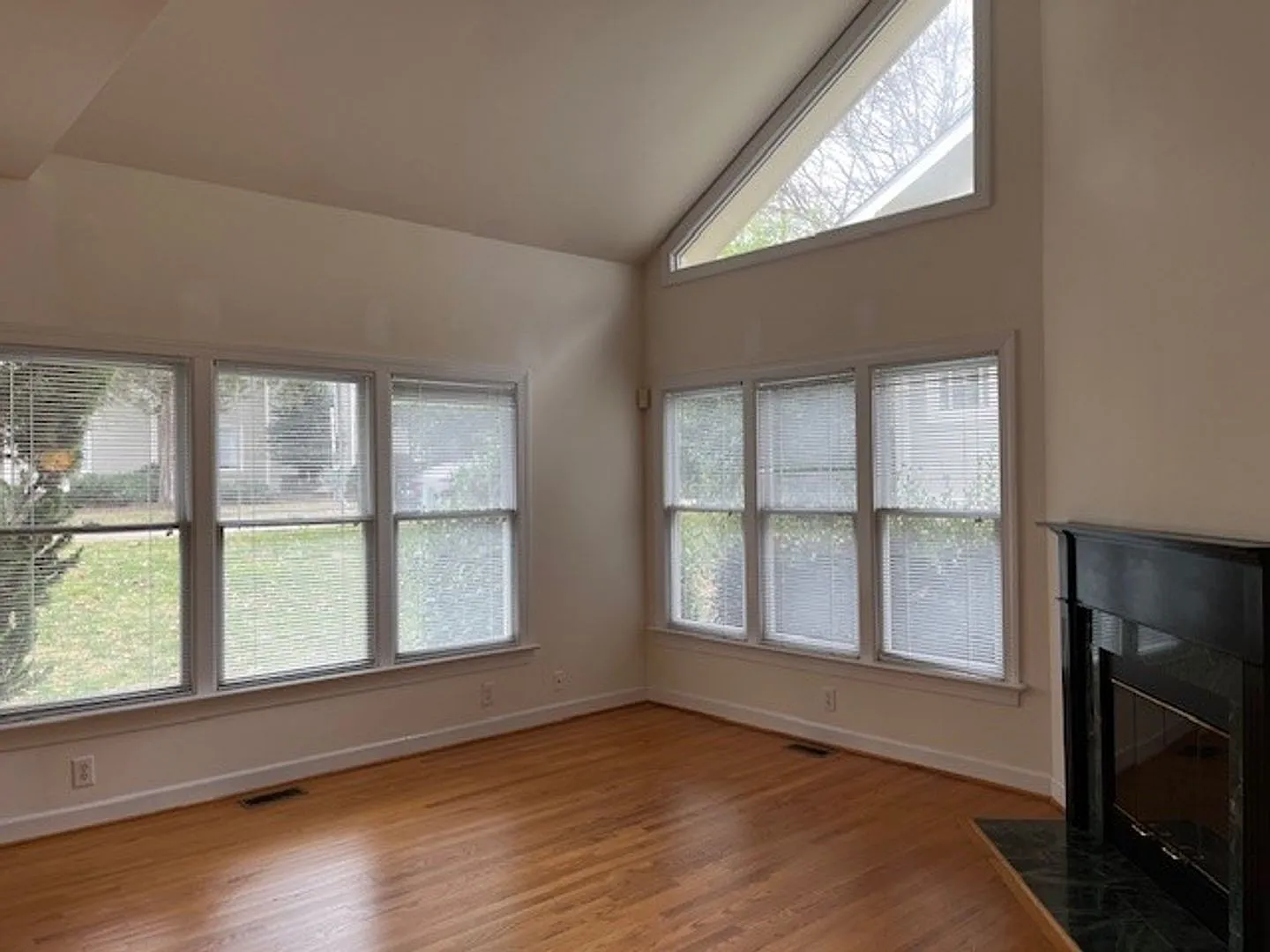 3 bedroom 3 bath Townhouse Minutes Away from UNC- Available Summer 2027 — Photo 4