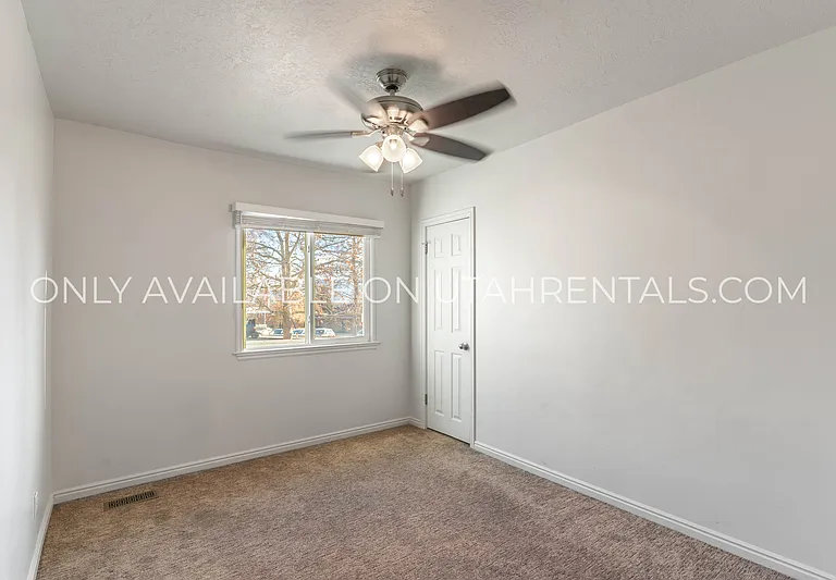 976 Briar Ave #UP — Photo 12