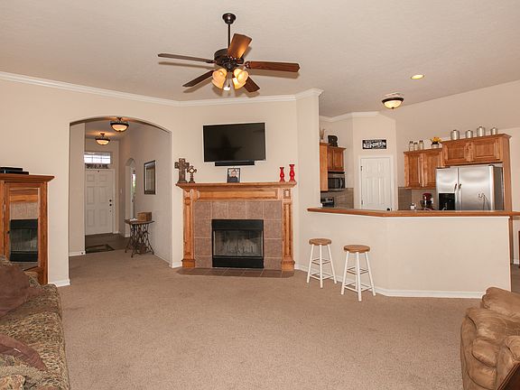 3rd image of 202 Taos Dr