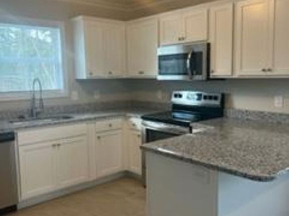 3rd image of 3695 Saddleridge Dr