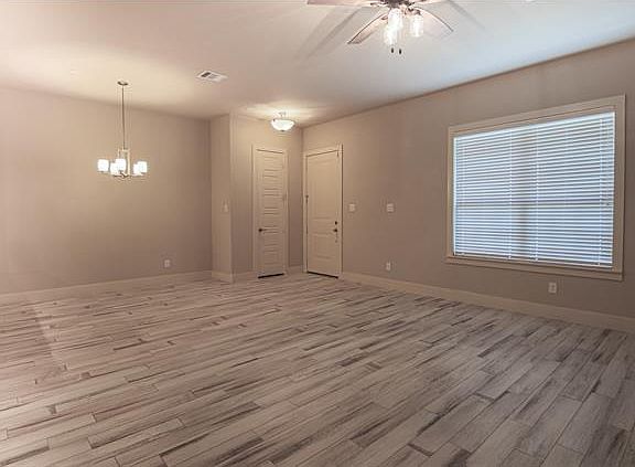 5th image of 803 Newhaven Dr
