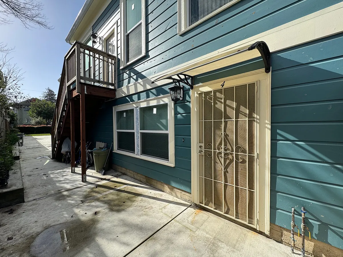 Building Photo - 1551 Santa Clara Ave #4