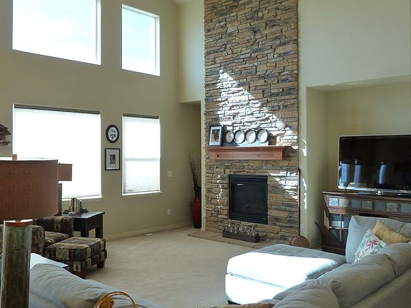 Vaulted ceilings & fireplace
