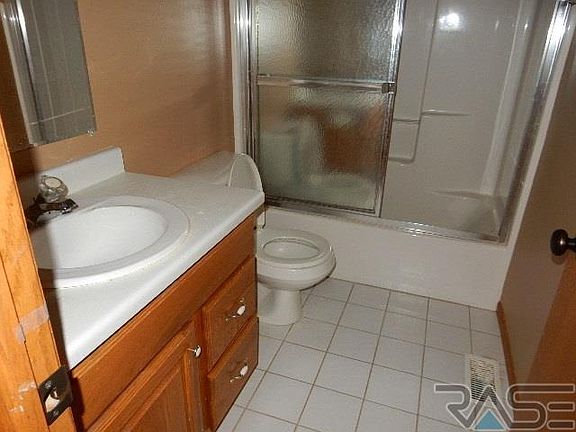 5th image of 1800 E 61st St