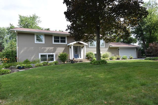 1st image of 27W100 Hickory Ln