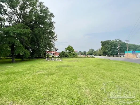 623 N Main St, Atmore, AL 36502