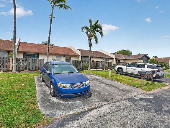 3rd image of 1427 Towhee St