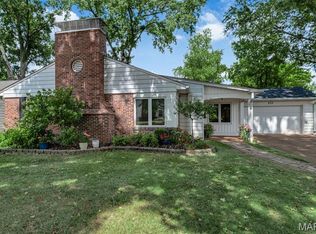 533 Bedford Oaks Dr, Saint Louis, MO 63122