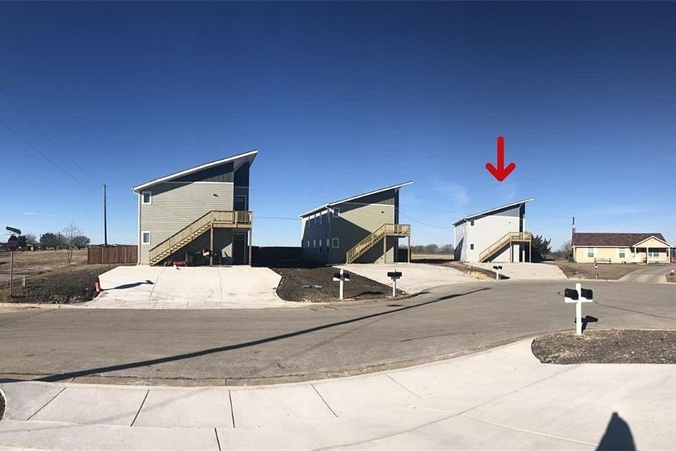 1st image of 805 Hallie Cv