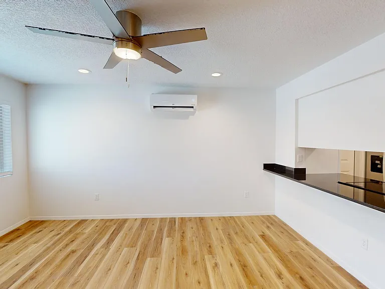 2 Bed Contemporary Town Homes in Fantastic North Valley Community — Photo 22