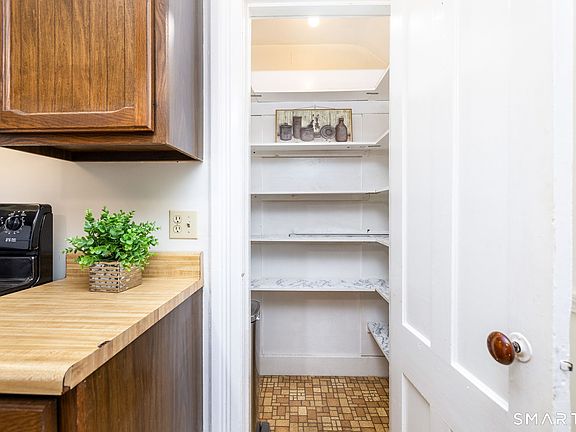 4th image of 41 Walnut Street