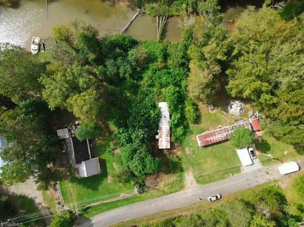 559 Riverview Ln, Lexington, NC 27292