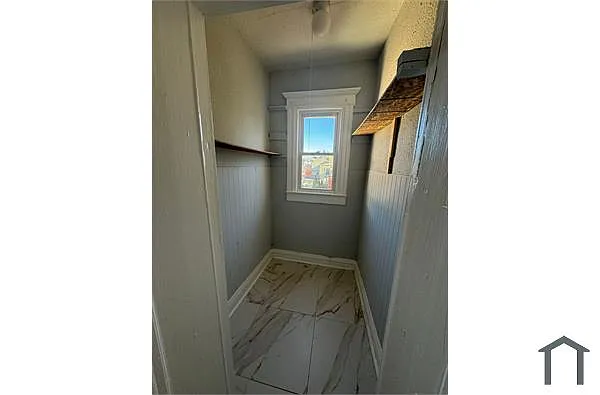 Building Photo - 16 Duryea St #3
