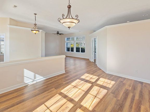 5th image of 713 Woodcrest Way