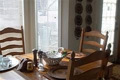 Eat-In Area 