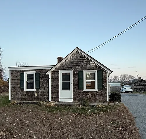 149 Bristol Ferry Rd Photo 1
