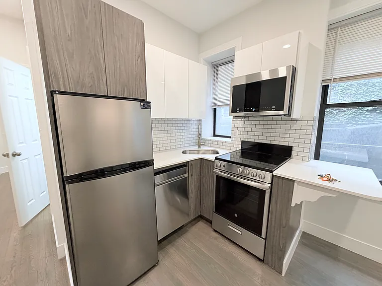 24 Phillips St #12 — Photo 2