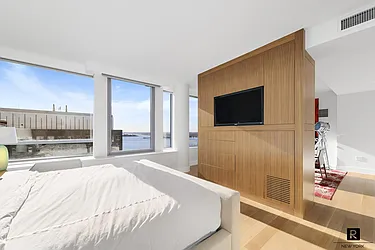 Rented by R New York