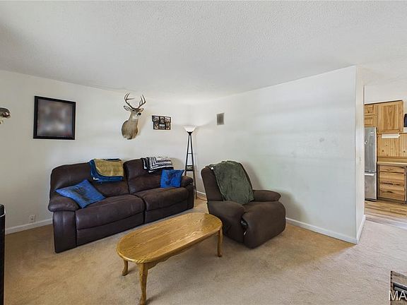 3rd image of 2552 Medford Dr