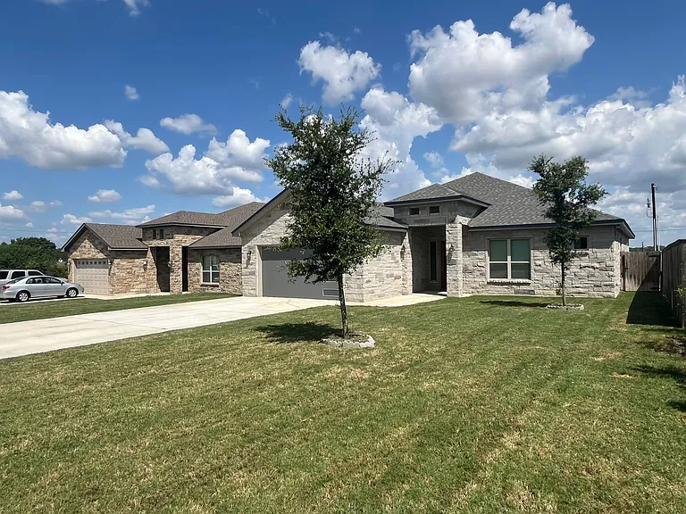 4815 Viewcrest Rd — Photo 3